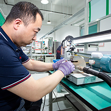 إزالة عزل الأسلاك النحاسية